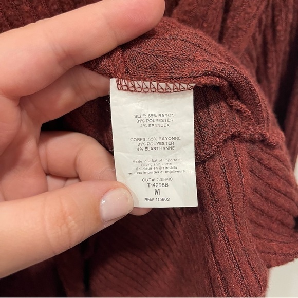 Lush Ribber V-Neck Twost Front Long Sleeve Sweater Top Medium - Picture 5 of 7